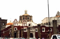 Jeden z 365 kostolov v meste Puebla